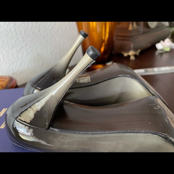 Stuart Weitzman Ombré Grey Heels - Picture 9 of 14